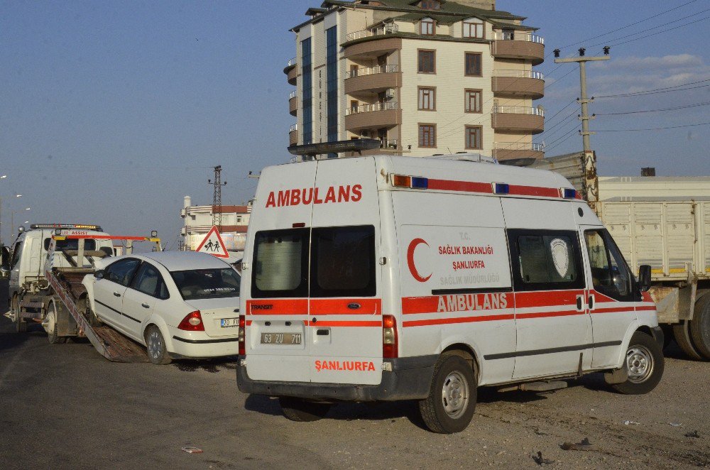 Şanlıurfa’da İki Otomobil Çarpıştı: 1’i Ağır 4 Yaralı