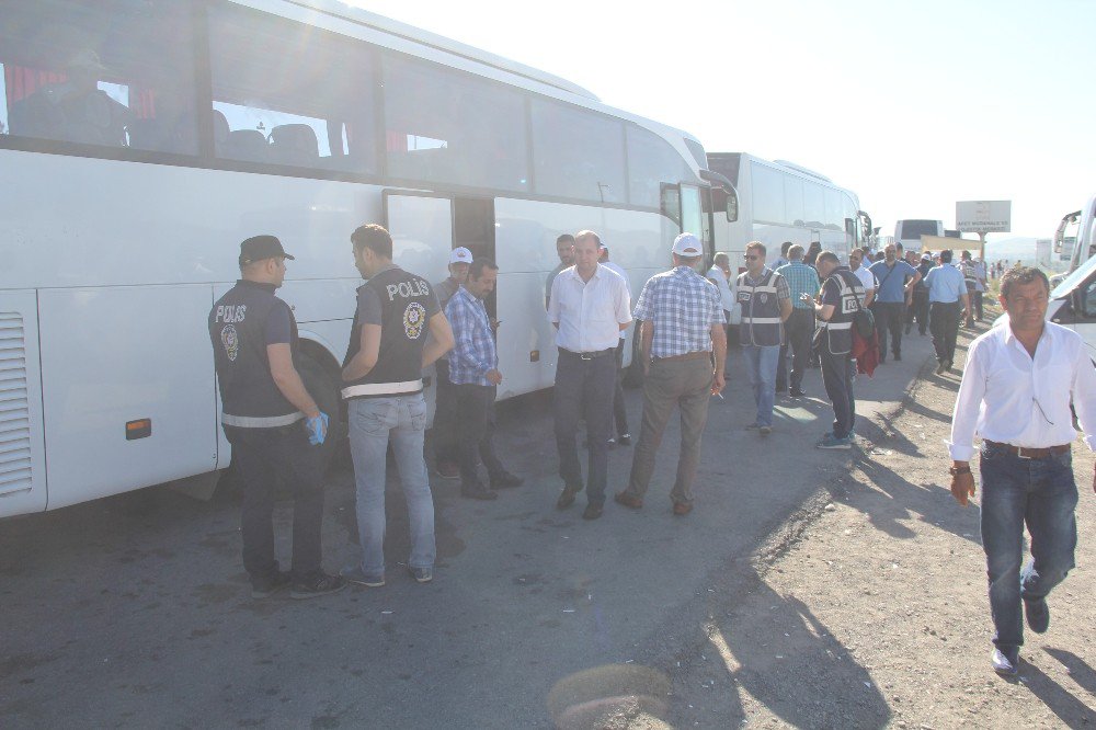 Sivas Olaylarının 24. Yıl Dönümü Anmaları İçin İl Dışından Sivas’a Gelen Araçlar Didik Didik Arandı