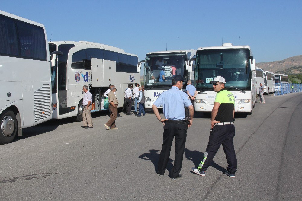 Sivas Olaylarının 24. Yıl Dönümü Anmaları İçin İl Dışından Sivas’a Gelen Araçlar Didik Didik Arandı