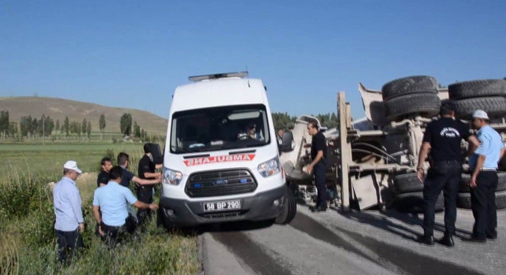 Kapanan Yolda Polisin Ambulans Seferberliği