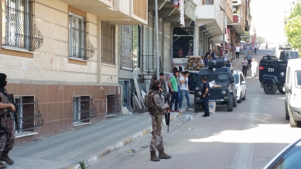 Sultangazi’de Terör Operasyonu: 3 Gözaltı