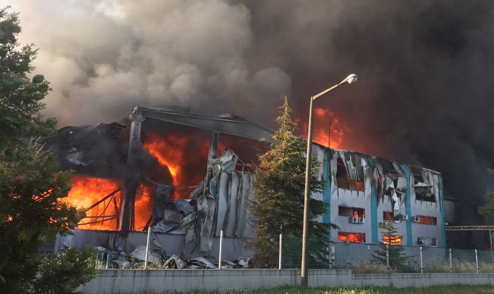 Matbaa Mürekkepleri Fabrikası Alev Alev Yandı