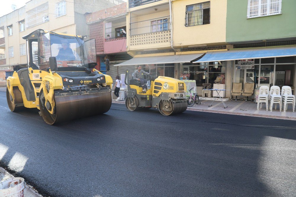 Sarı Sıcakta Asfalt Çalışması