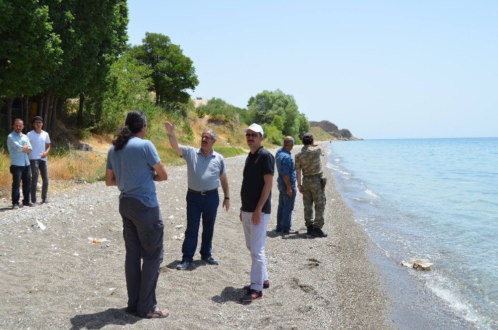 Mehmetçik’in Katılımıyla Van Gölü Sahilinde Temizlik Kampanyası