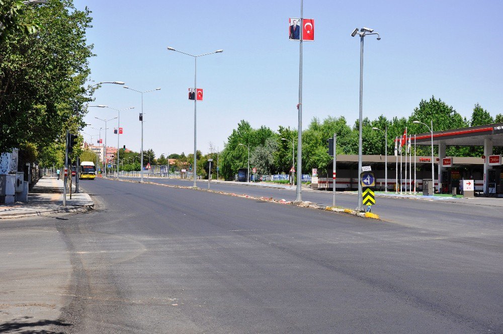 Diyarbakır’da Cadde Ve Sokaklar Boşaldı