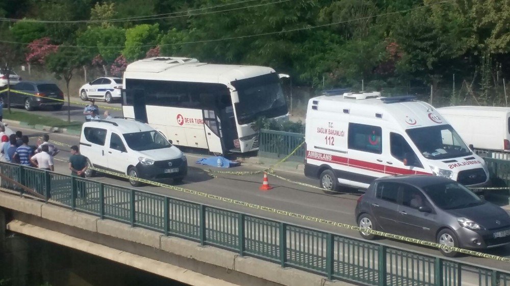 İşçi Servisi Tarlaya Çalışmaya Giden Kadına Çarptı: 1 Ölü