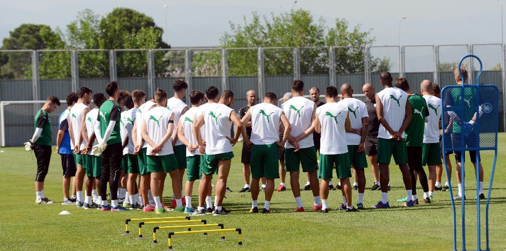 Bursaspor’da Josua John Antrenmana Katıldı