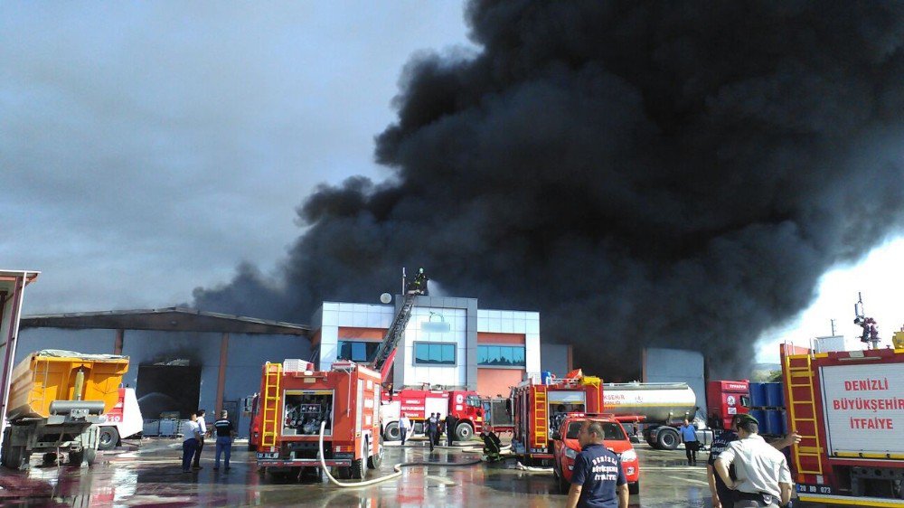 Denizli’de Kimyasal Atık Fabrikasında Yangın