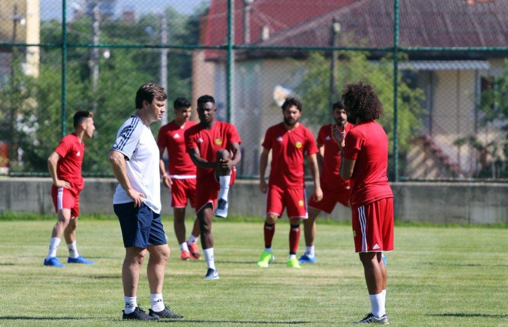 Ertuğrul Sağlam, Kampta Futbolcularına Göz Açtırmıyor