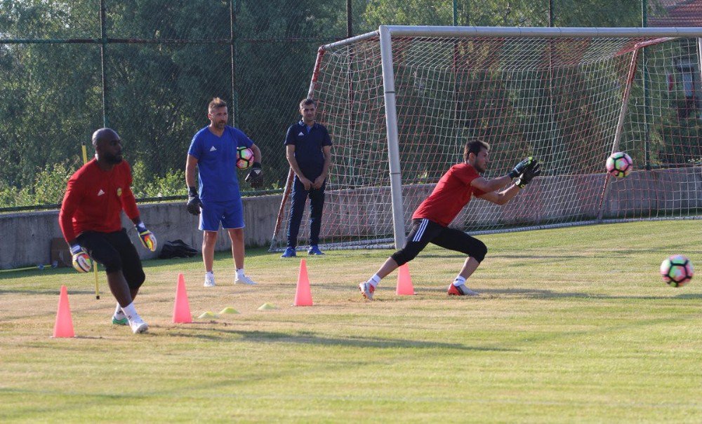 Evkur Yeni Malatyaspor Kalesinde Rekabet Erken Başladı