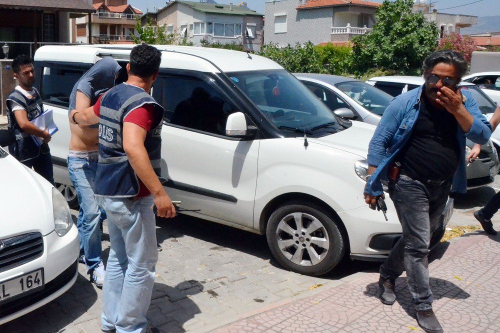 Belediye Binasına Giren Hırsızlar, Kullandıkları Aracın Bozuk Park Lambasından Yakalandı