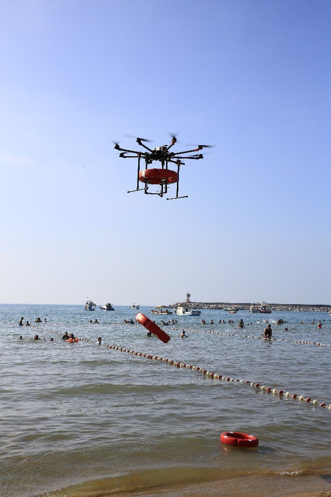 İstanbul Sahillerinde Cankurtaran Drone İş Başında