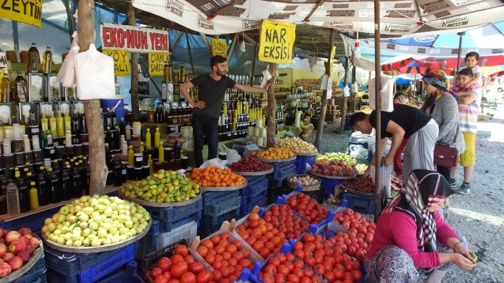 Balıkesir’de Karayolu Pazarı İlgi Görüyor