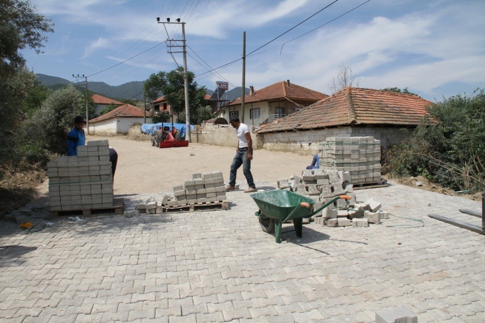 Sarıgöl’ün Sokaklarına Kilit Parke Taşı