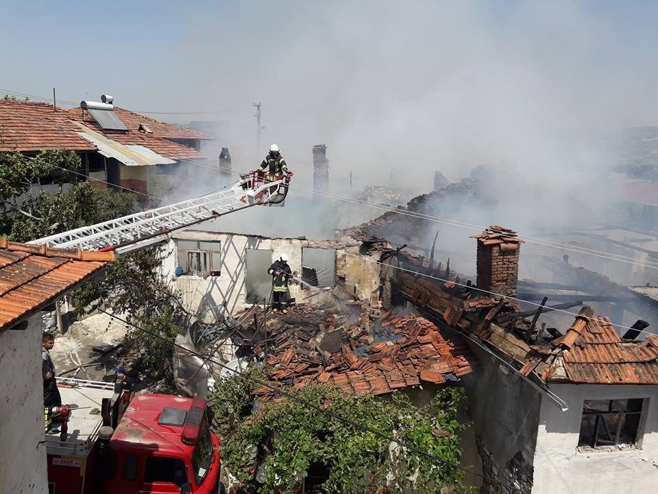 Manisa’da Ev Yangını