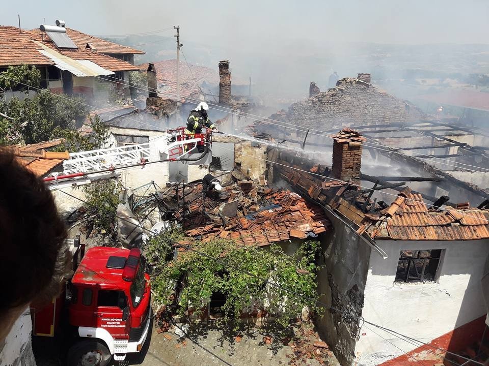 Manisa’da Ev Yangını