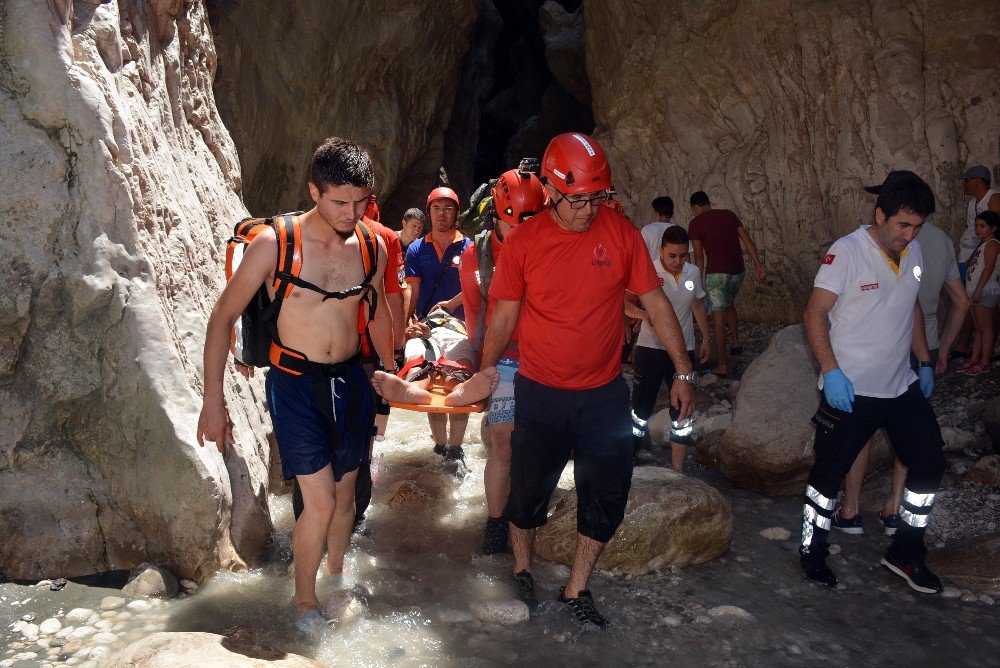 Saklıkent Kanyonu’na Düşen Tatilci 1 Saatte Kurtarıldı