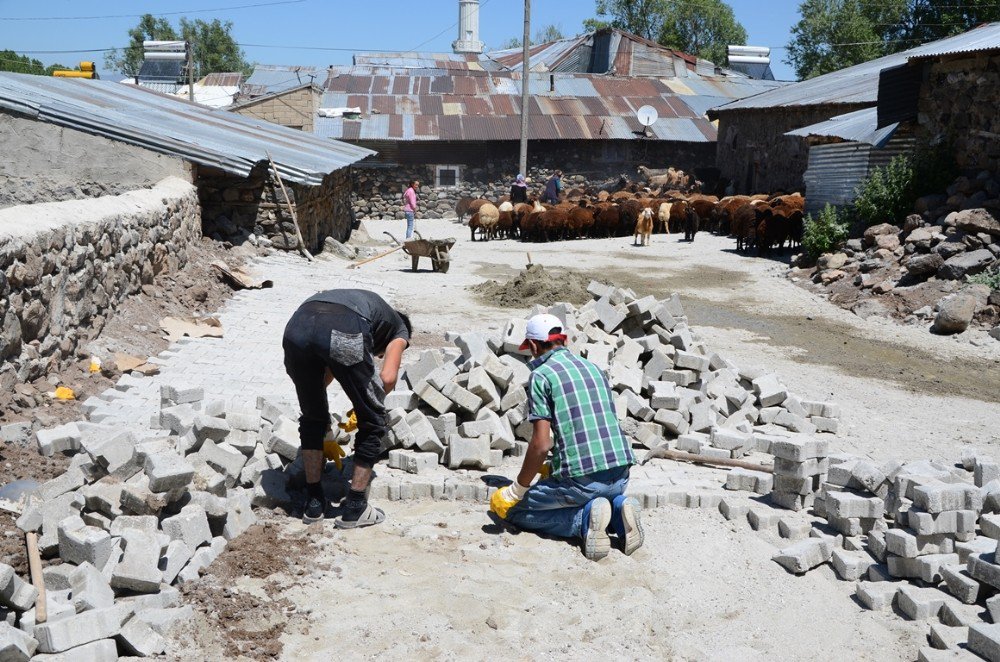 Palandöken Belediyesinin Asfalt Ve Kilit Parke Çalışması Devam Ediyor