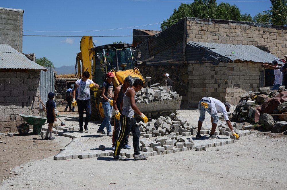 Palandöken Belediyesinin Asfalt Ve Kilit Parke Çalışması Devam Ediyor