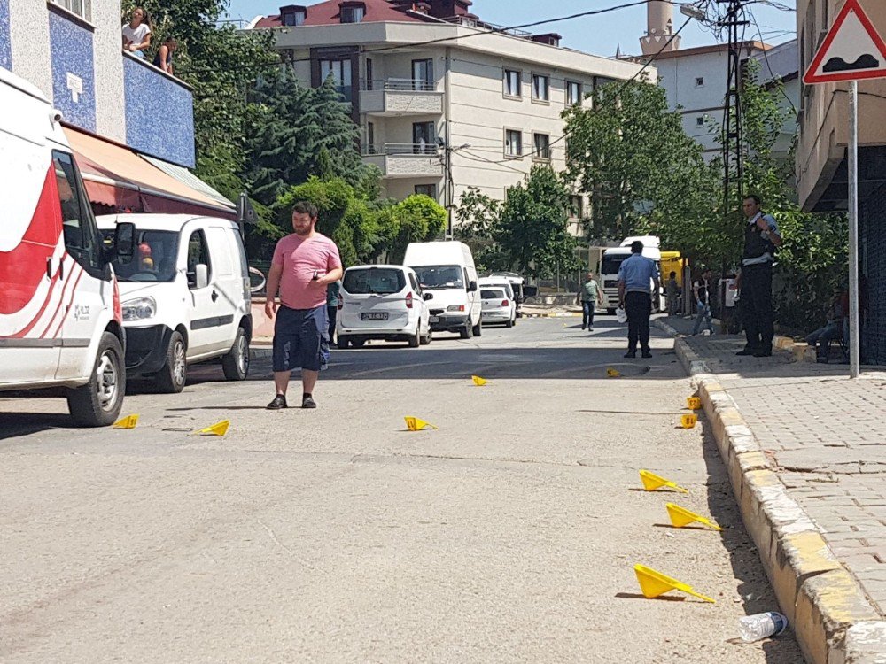 Sancaktepe’de Soyguncular Polisle Çatıştı: 4 Yaralı