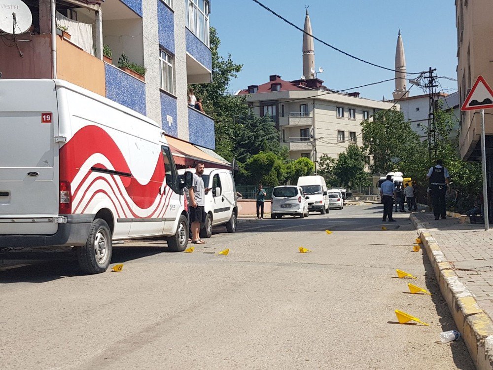 Sancaktepe’de Soyguncular Polisle Çatıştı: 4 Yaralı