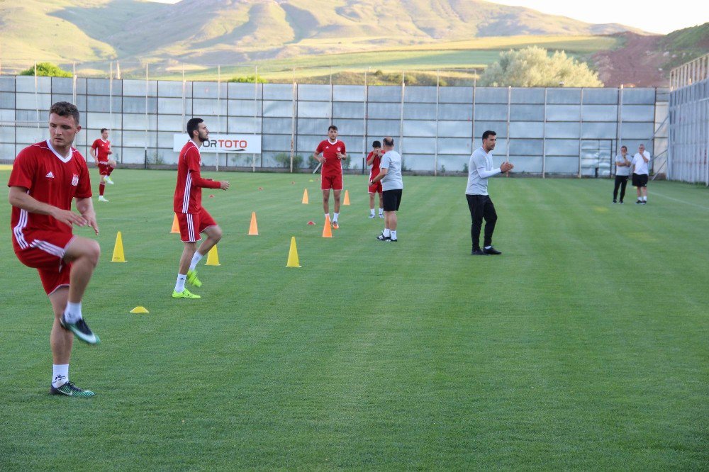 Sivasspor Yeni Sezona Çift Antrenmanla Hazırlanıyor