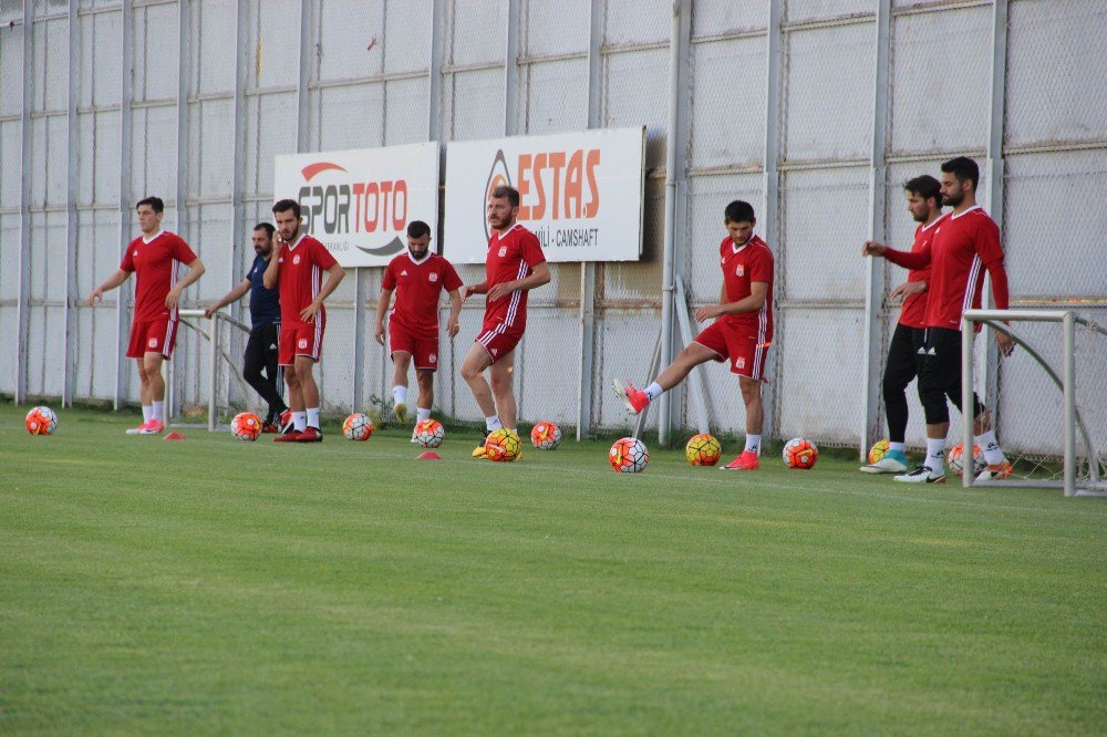 Sivasspor Yeni Sezona Çift Antrenmanla Hazırlanıyor