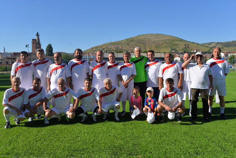 Bozüyük’e 1 Sentetik Futbol Sahası, 2 Tenis Kortu Daha