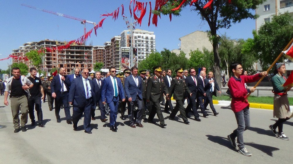 Atatürk’ün Erzurum’a Gelişinin 98. Yıl Dönümü Nedeniyle Tören Düzenlendi