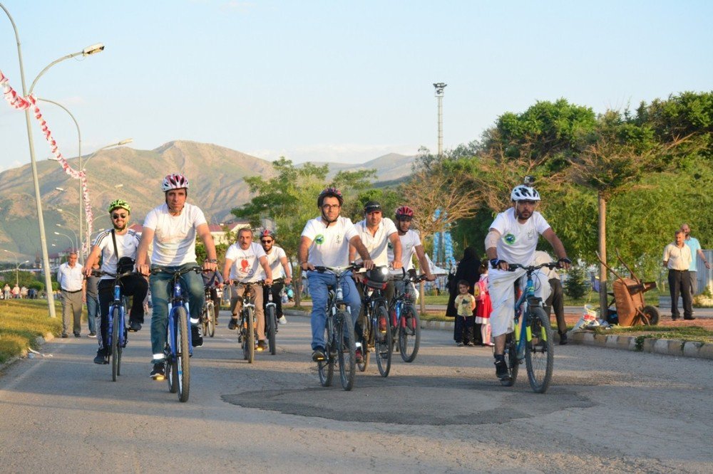 Van Gölü’ne Dikkat Çekmek İçin Pedal Çevirdiler