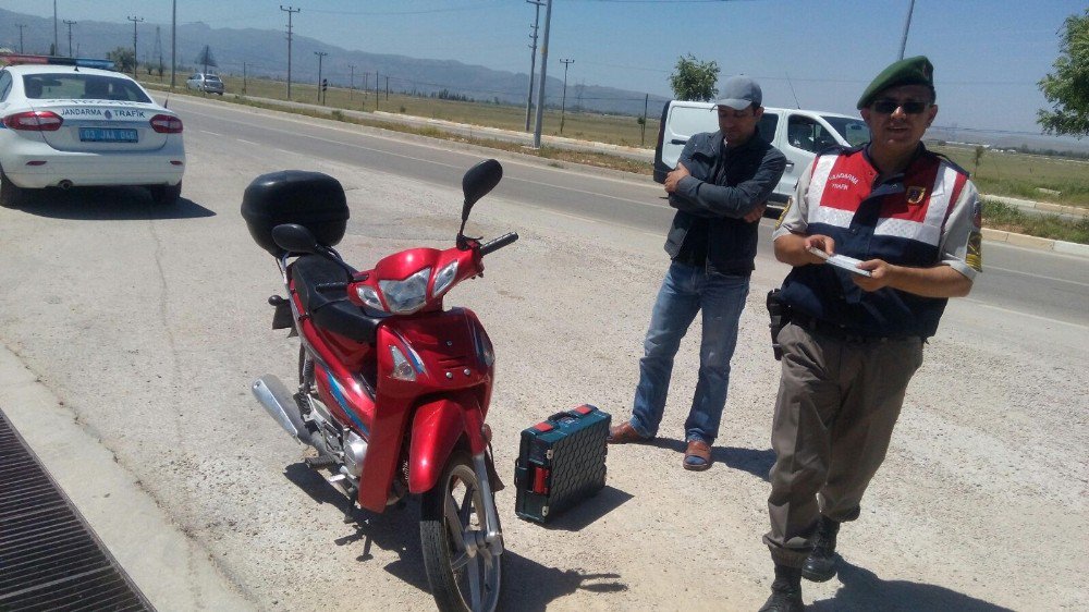 Afyonkarahisar’da Jandarma 31 Noktada Motosiklet Denetimi Yaptı