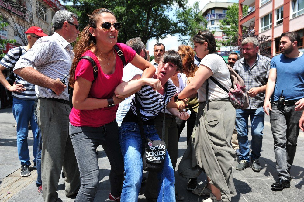 Başkent’te İzinsiz Eyleme Polis Müdahalesi: 4 Gözaltı