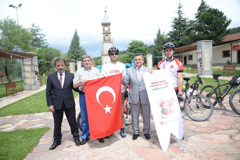 Bisikletiyle "Devlet Kuran Sultanlardan Devlet Kurtaran Şehide Yolculuk" Turuna Çıkan Öğretmen Bilecik’te Mola Verdi