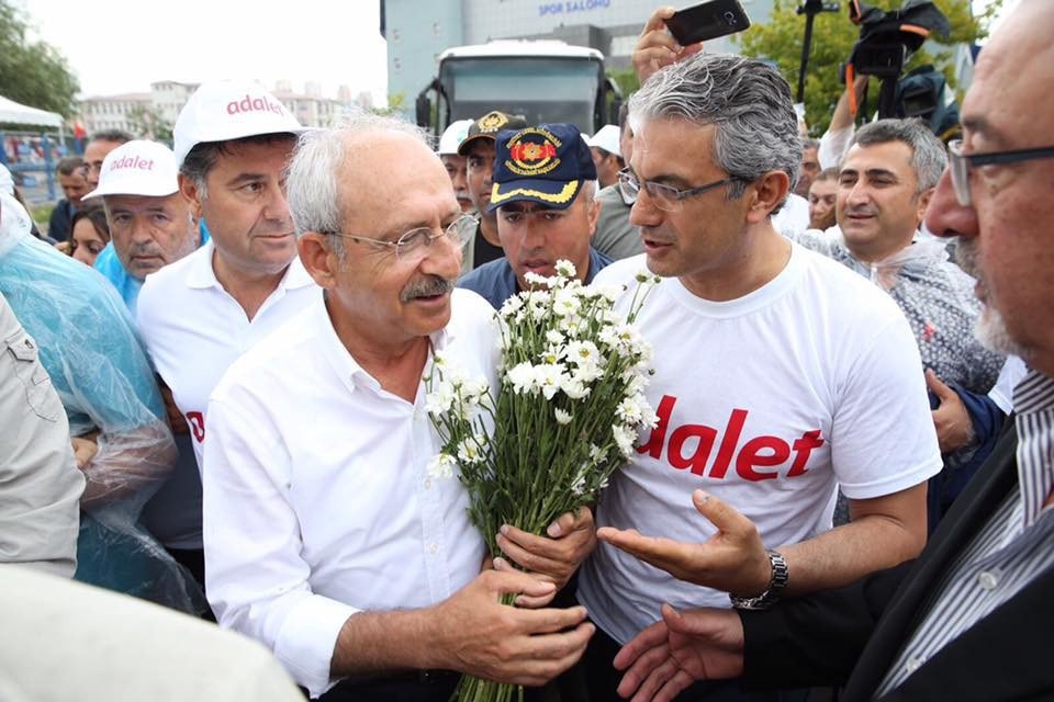 Kılıçdaroğlu’na İzmir’in Dağlarından Papatya Götürdüler