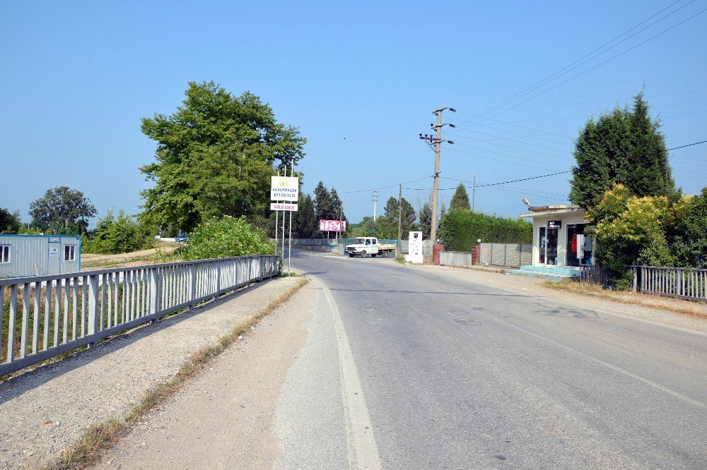 İlçe Çıkışındaki Tabelada Gülümseten Yazım Hatası