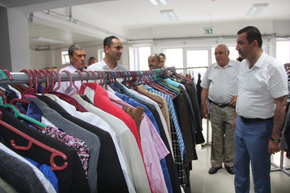 Kavak Belediyesinden İhtiyaç Sahiplerine Giysi Yardımı