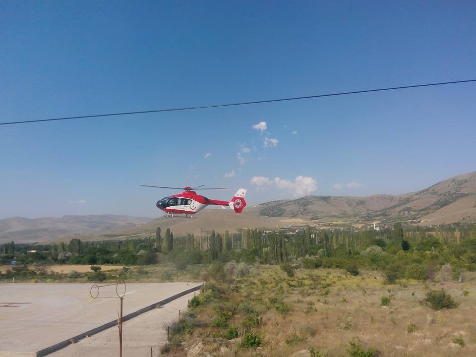 Kafasını Yem Makinesine Kaptıran Genç Hastaneye Kaldırıldı