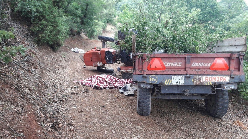 Kepsut’ta Traktör Devrildi: 2 Ölü