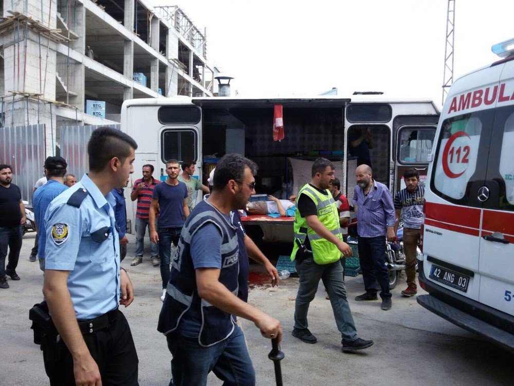 Pazar Yerinde Köfteciyi Vurup Rastgele Ateş Açtılar: 4 Yaralı