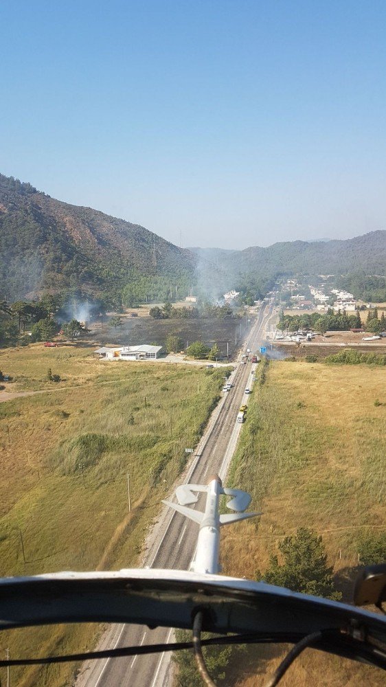 Marmaris’te Tarla Yangını Büyümeden Söndürüldü