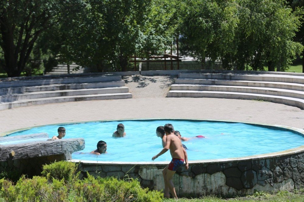 Melikgazi Park Havuzlarında Yüzmek Yasak