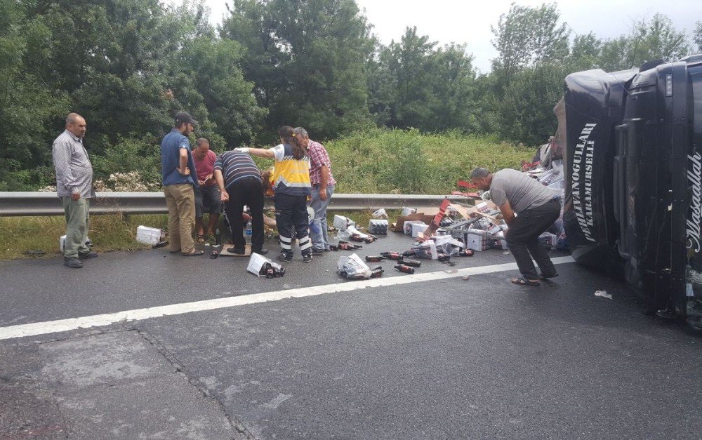 Tır Devrildi, Trafikte Kuyruk Uzadı