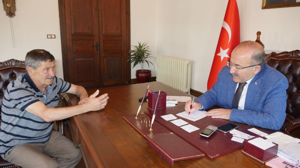 Başkan Gümrükçüoğlu Tarihi Binada İlk Kabulünü Vatandaşlara Yaptı