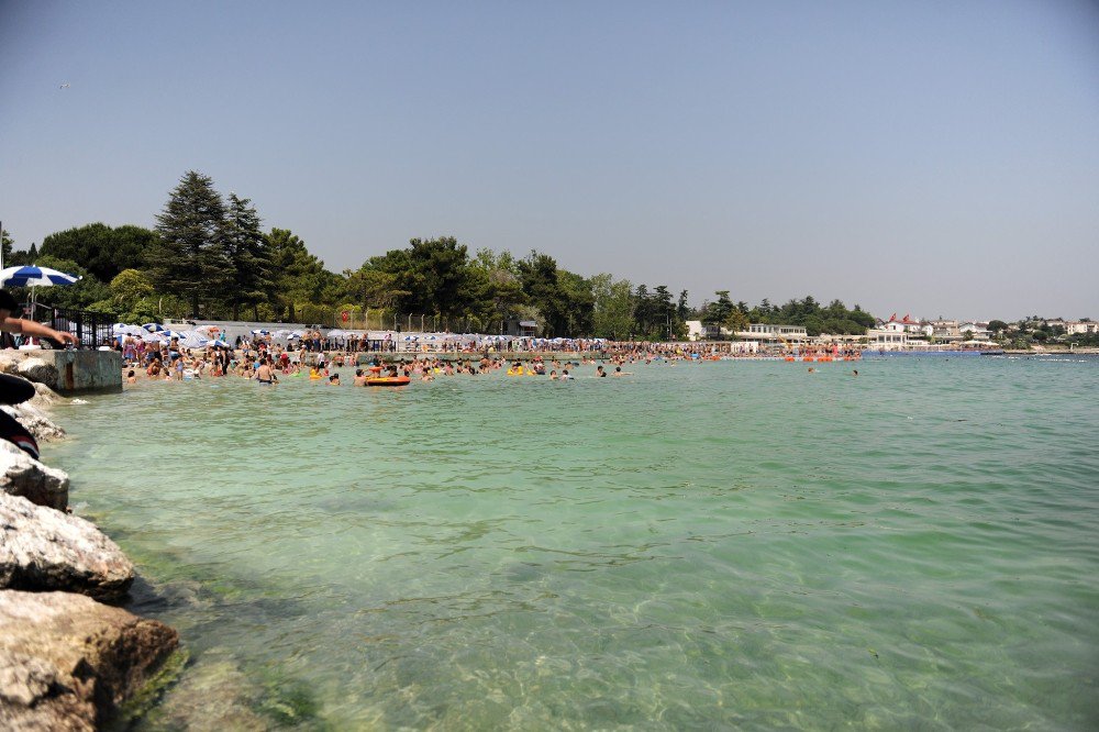 Tuzla Belediyesi Halk Plajı’nda Yeni Sezon Başladı