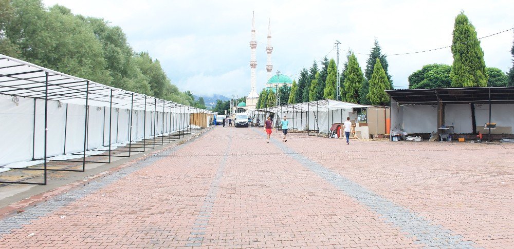 Devrek’te Yaz Şenlikleri Stantları Kurulmaya Başlandı