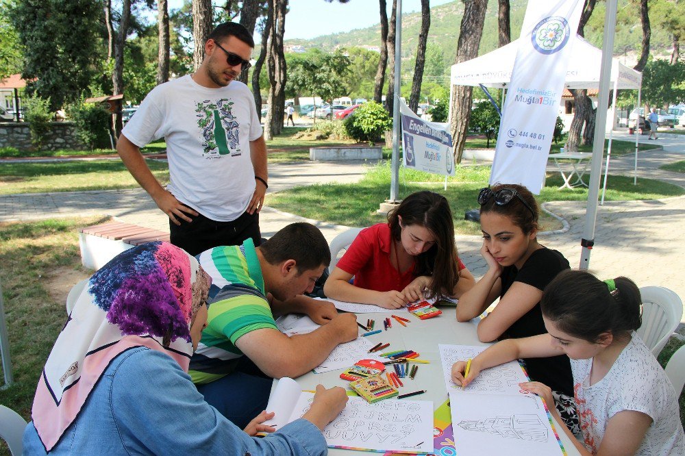 Yerli Ve Yabancı Öğrenciler Engelliler İle Piknik Yaptı