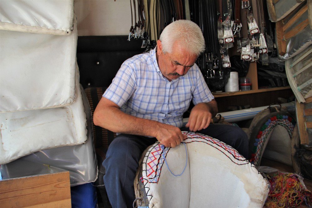 Beypazarı’nın Tek Semer Ustası Mesleğini Yaşatmaya Çalışıyor