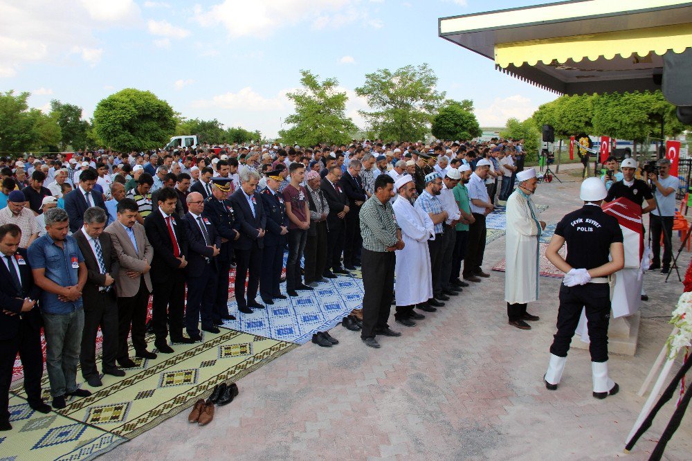 Adliyede Şehit Edilen Polis Memuru Son Yolculuğuna Uğurlandı