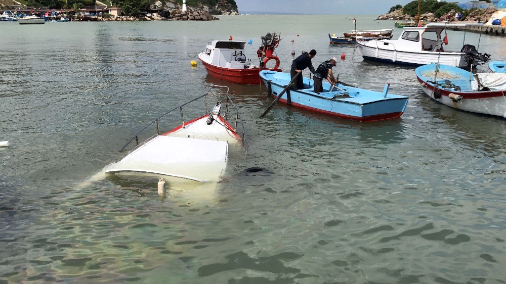 Fırtına, Balıkçı Barınağında Tekne Batırdı