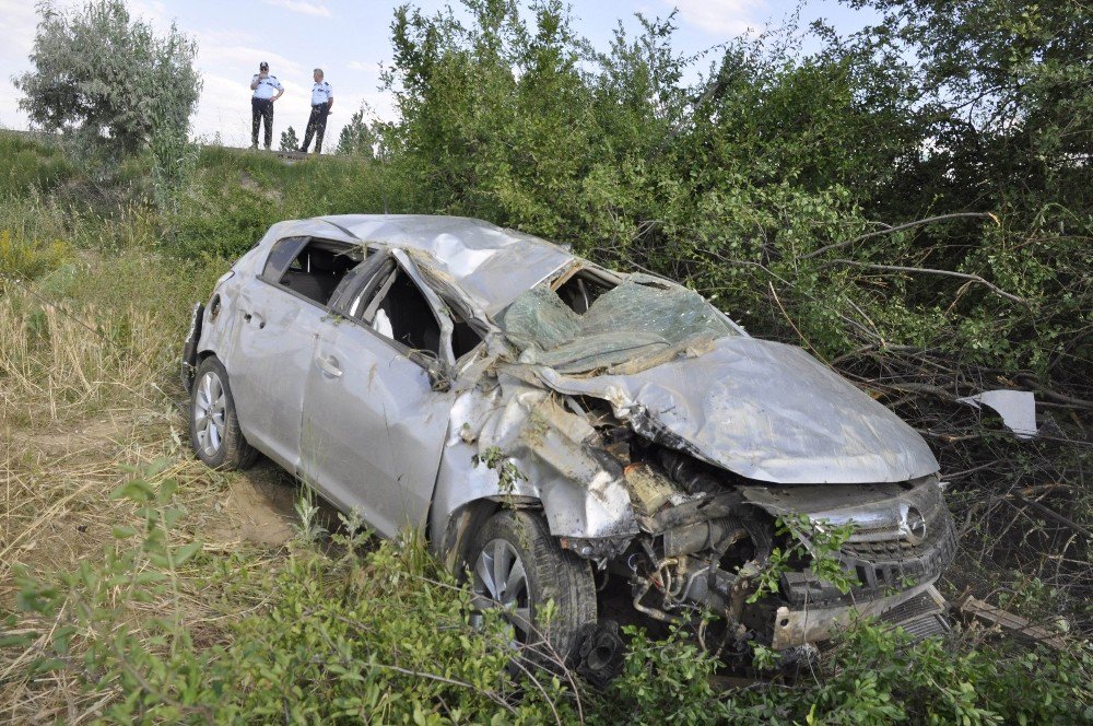 Hurdaya Dönen Otomobilden Yaralı Kurtuldu